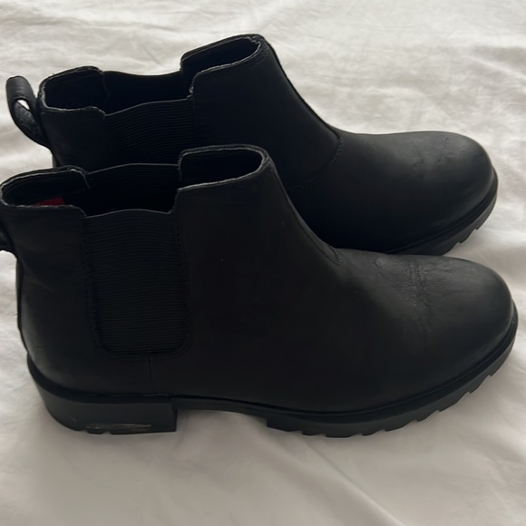 Black Sorel waterproof ankle booties - Picture 2 of 3
